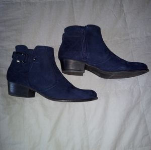 Women's faux navy suede ankle boots Size 8.5
